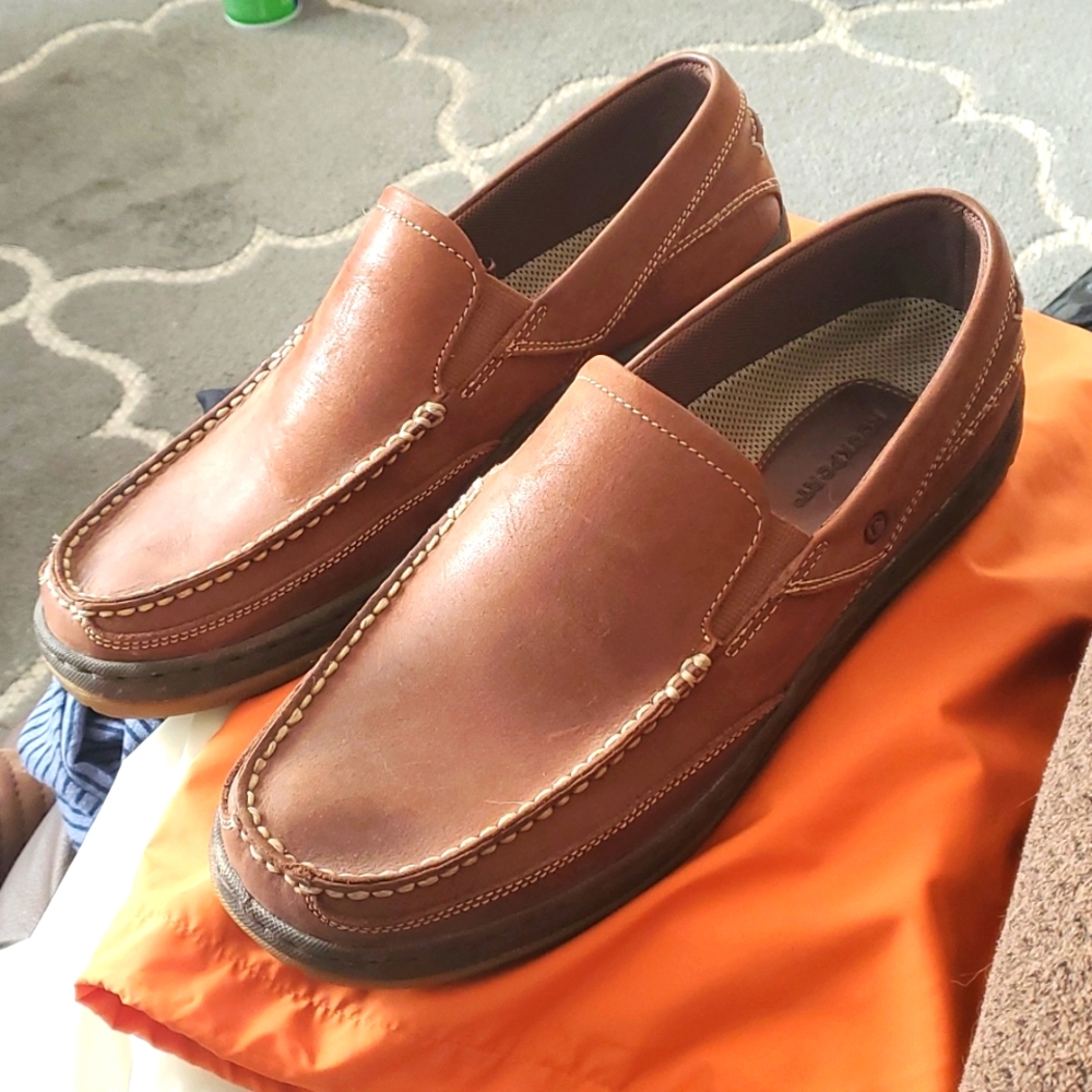Men's (10.5) Leather Rockport slip on shoe